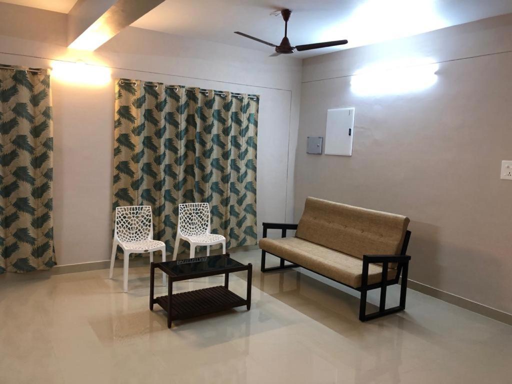 Nachiyar Suites Thiruvananthapuram Buitenkant foto